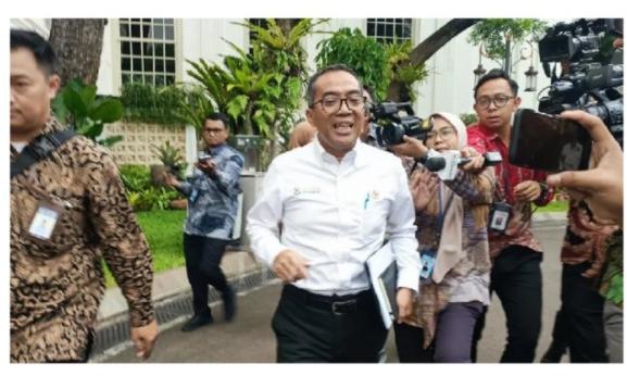 Kecuali Praktikum, Mendiktisaintek Tetapkan Mahasiswa Kuliah Jarak Jauh