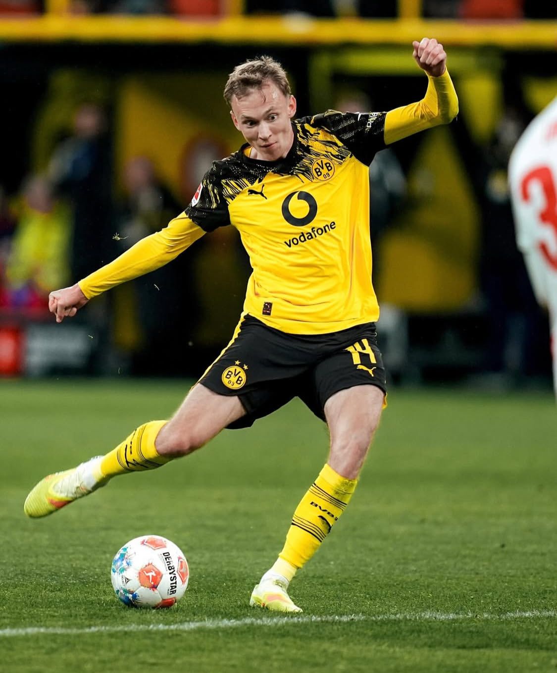 Gol Telat Beier Antar Dortmund Taklukkan Köln 1-0: Drama di Signal Iduna Park!