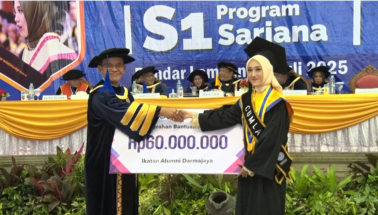 Heboh Wisuda Darmajaya: 392 Mahasiswa Diwisuda, IPK Sempurna dan Guru Besar Baru Jadi Sorotan