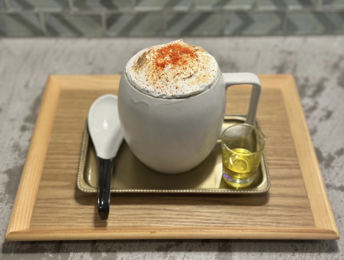 Ramen Mirip Cappuccino Viral di Tokyo, Topping-nya Busa Lembut