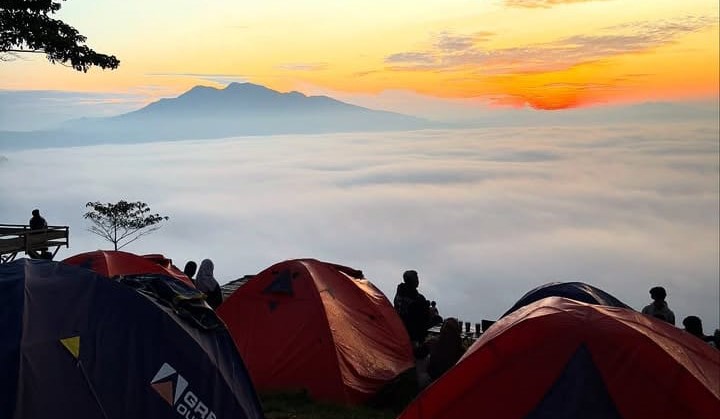 Keindahan Bukit Embun, Negeri di Atas Awan di Tengah Pegunungan Lampung Barat
