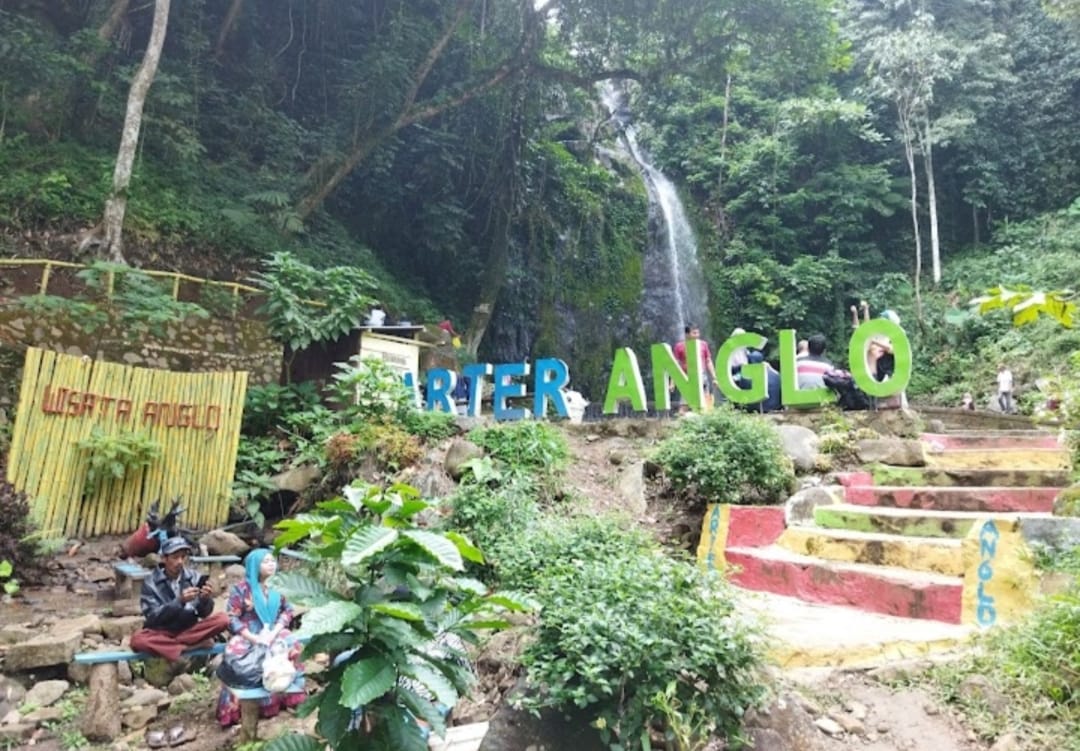 Air Terjun Anglo: Pesona Alam Eksotik di Pesawaran