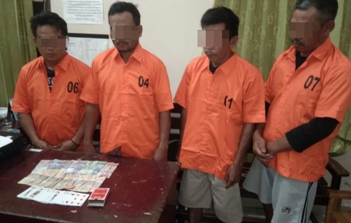 4 Warga Pringsewu Lampung Nunggu Sahur Sambil Main Judi, Ya Ditangkap Polisi!