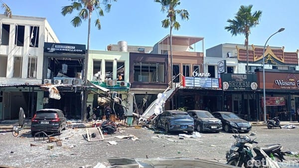 Ledakan Ruko di Pakuwon City San Antonio Lukai Lima Pegawai