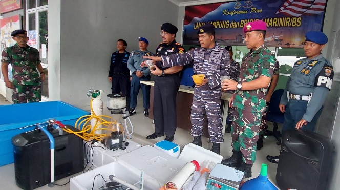 Lanal Lampung dan Brigif 4 Marinir/BS Bongkar Gudang Baby Lobster di Bandar Lampung