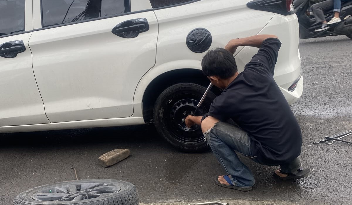 Waspada Ban Pecah Saat Berkendara: Kenali Penyebab dan Cara Mengatasinya