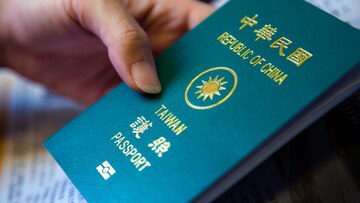 Imbas Konflik Diplomatik, Turis China Gunakan Sampul Paspor Taiwan Agar Bisa Berlibur ke Jepang
