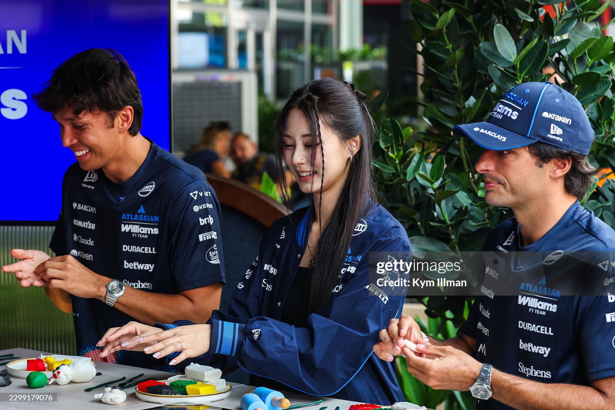 Tzuyu TWICE Hadiri Formula 1 Singapura 2026, Kunjungi Paddock Williams Racing