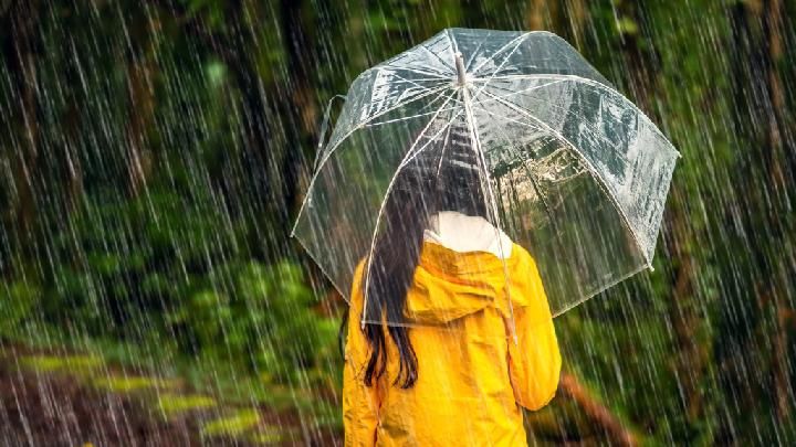 Hujan dan Kesehatan Tubuh, Apa Kaitannya?