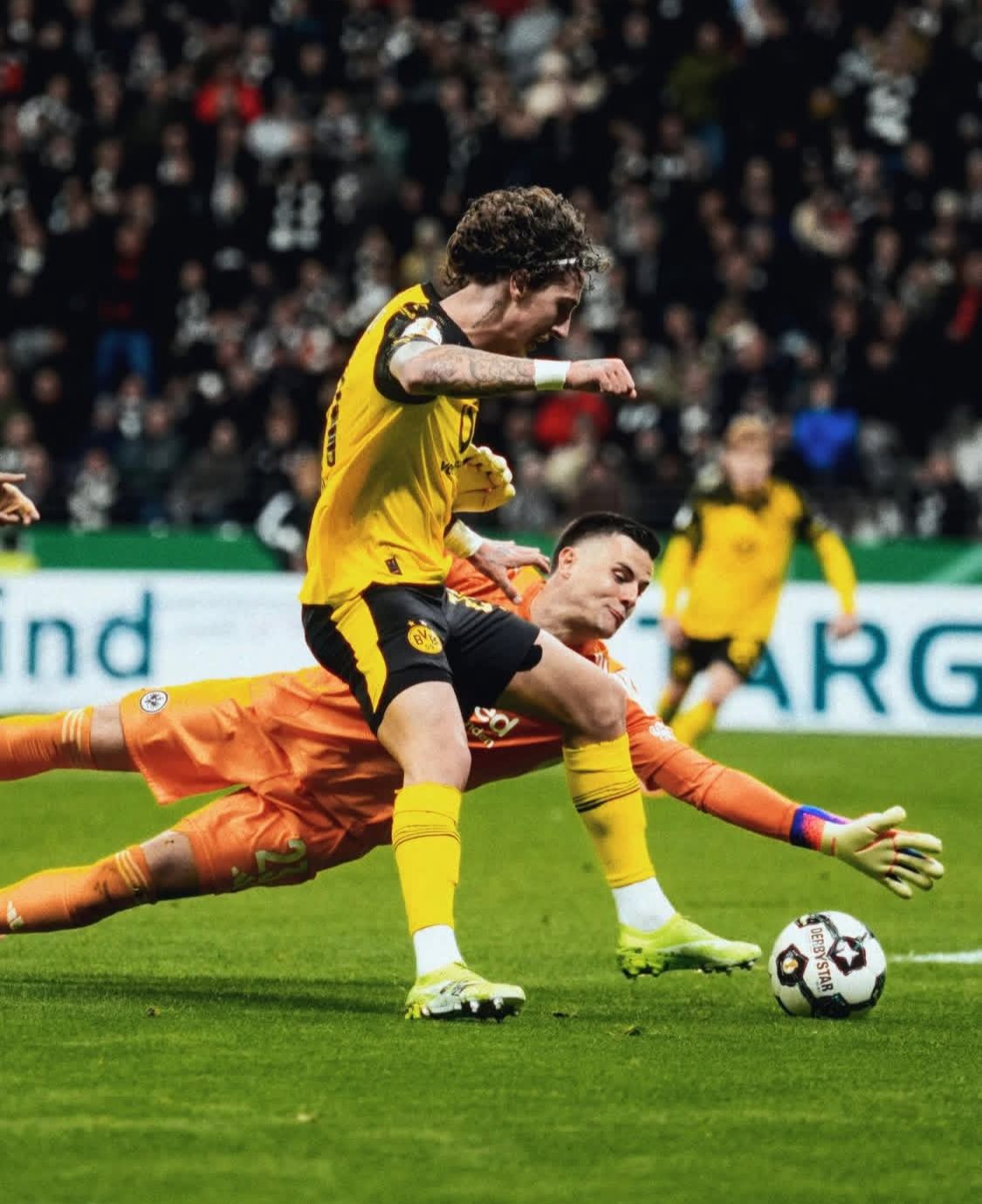 Dortmund Lolos Dramatis, Taklukkan Frankfurt Lewat Adu Penalti