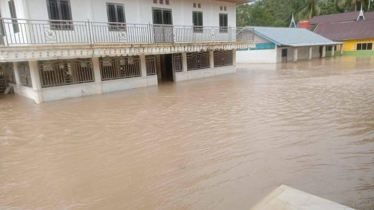 Banjir Besar Rendam Kabupaten Padang Pariaman, Lebih dari 9.000 Jiwa Terdampak Hujan Deras