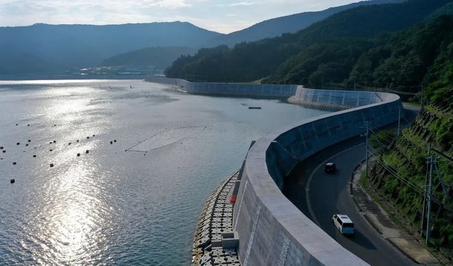 Jepang Bangun Tembok Tsunami 395 KM & Tanam 9 Juta Pohon: Strategi Ganda Hadapi Bencana Iklim