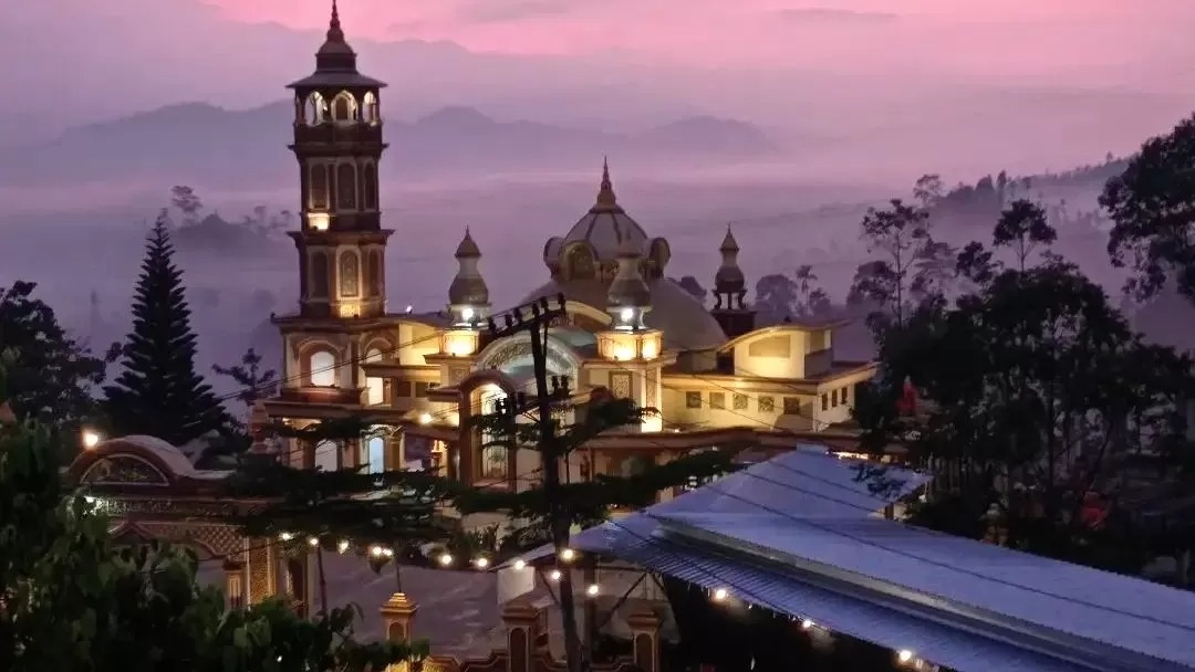 Masjid di Atas Awan, Pesona Wisata Religi di Lampung Barat