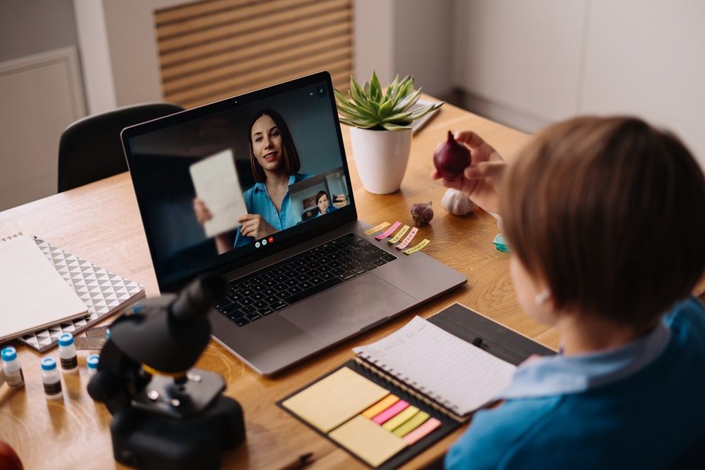 Menilik Isu Sekolah Daring April 2026: Antara Transformasi Digital dan Kesiapan Publik