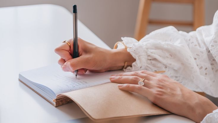 Menulis Jurnal: Teknik Sederhana untuk Meredakan Beban Pikiran dan Menjaga Kesehatan Mental