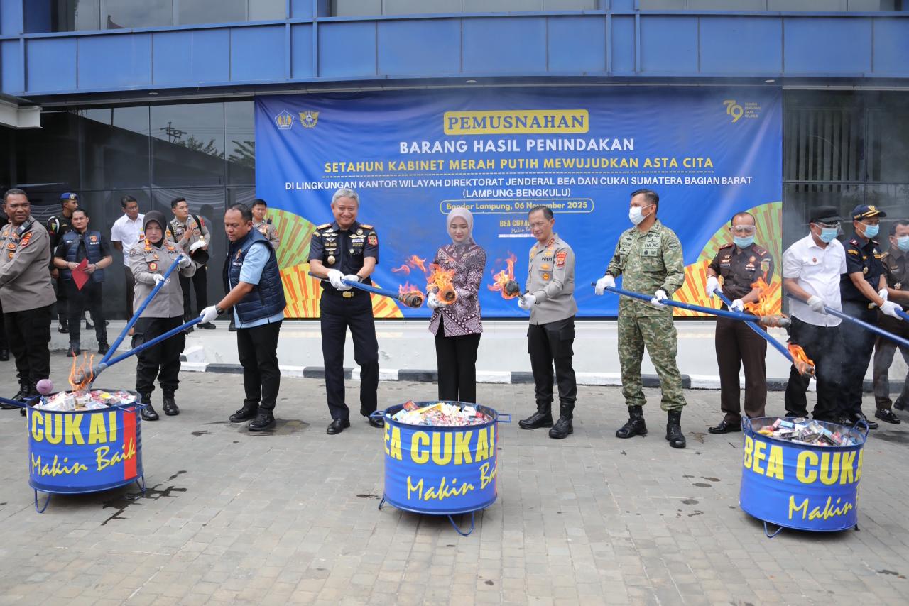 Pemprov Lampung dan Bea Cukai Sumbagbar Hancurkan Barang Ilegal Senilai Rp74,95 Miliar 