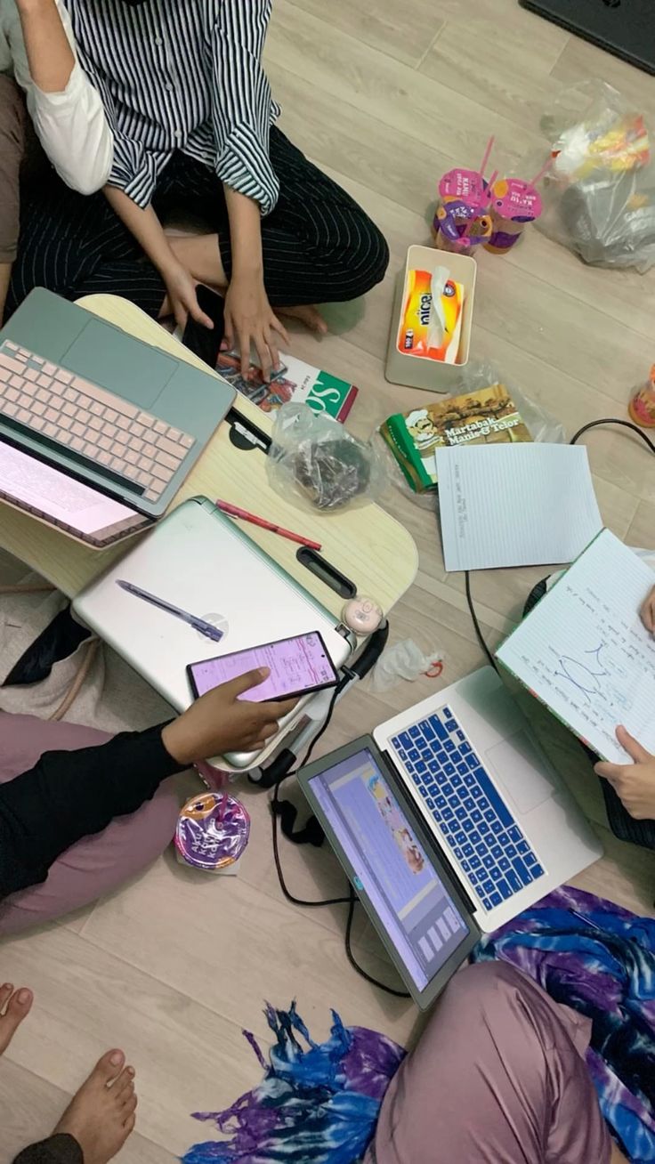 Melihat Kembali Kebijakan WFH Satu Hari, Solusi Hemat BBM atau Kebijakan Setengah Hati?