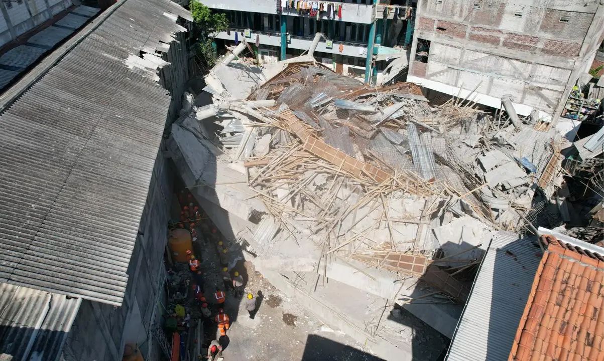 Evakuasi Berlanjut di Ponpes Al Khoziny, Lima Santri Meninggal dan Puluhan Masih Terjebak