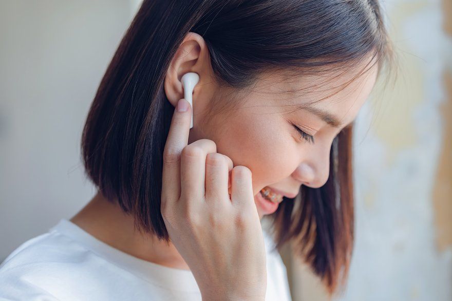 Sering Pakai Earphone Volume Keras? Pendengaran Bisa Menurun Tanpa Disadari