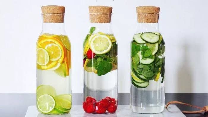 Tren Minum Air Infused Water, Benarkah Lebih Sehat daripada Air Putih Biasa?
