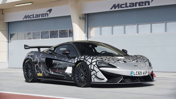 Alasan Mengapa Serat Karbon Wajib Ada di Setiap Mobil Sport Modern