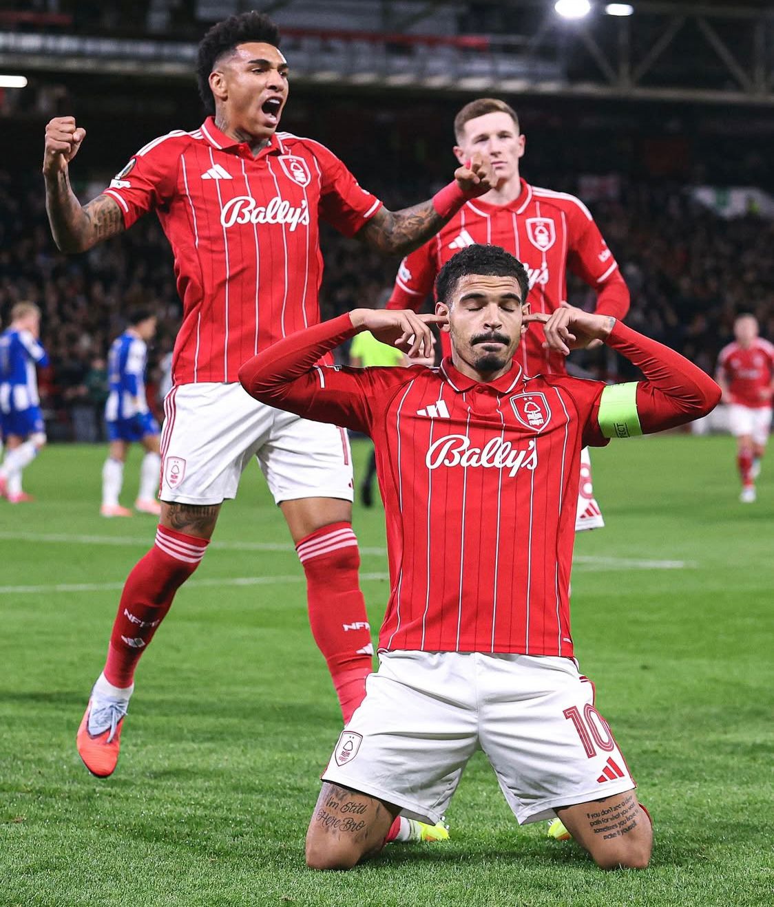Nottingham Forest Bungkam Porto 2-0, Dua Penalti Antar Kemenangan Manis di City Ground