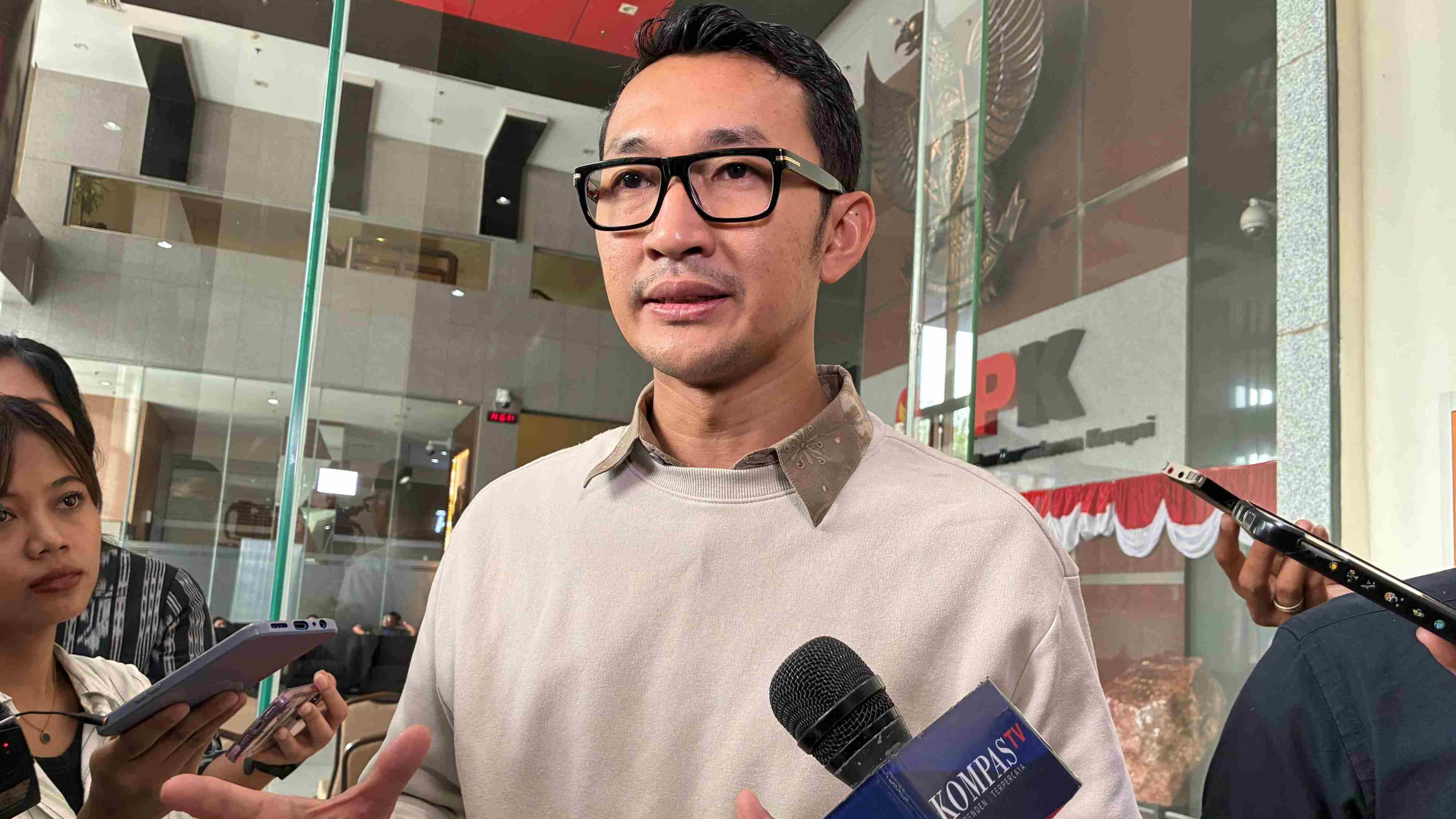 Ditemukan Tersembunyi di Plafon, KPK Sita Empat HP Milik Wamenaker Noel