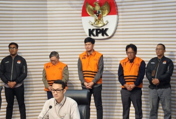 Penampakan 3 Tersangka OTT KPK Inhutani V, Ada Direksi BUMN dan Swasta 