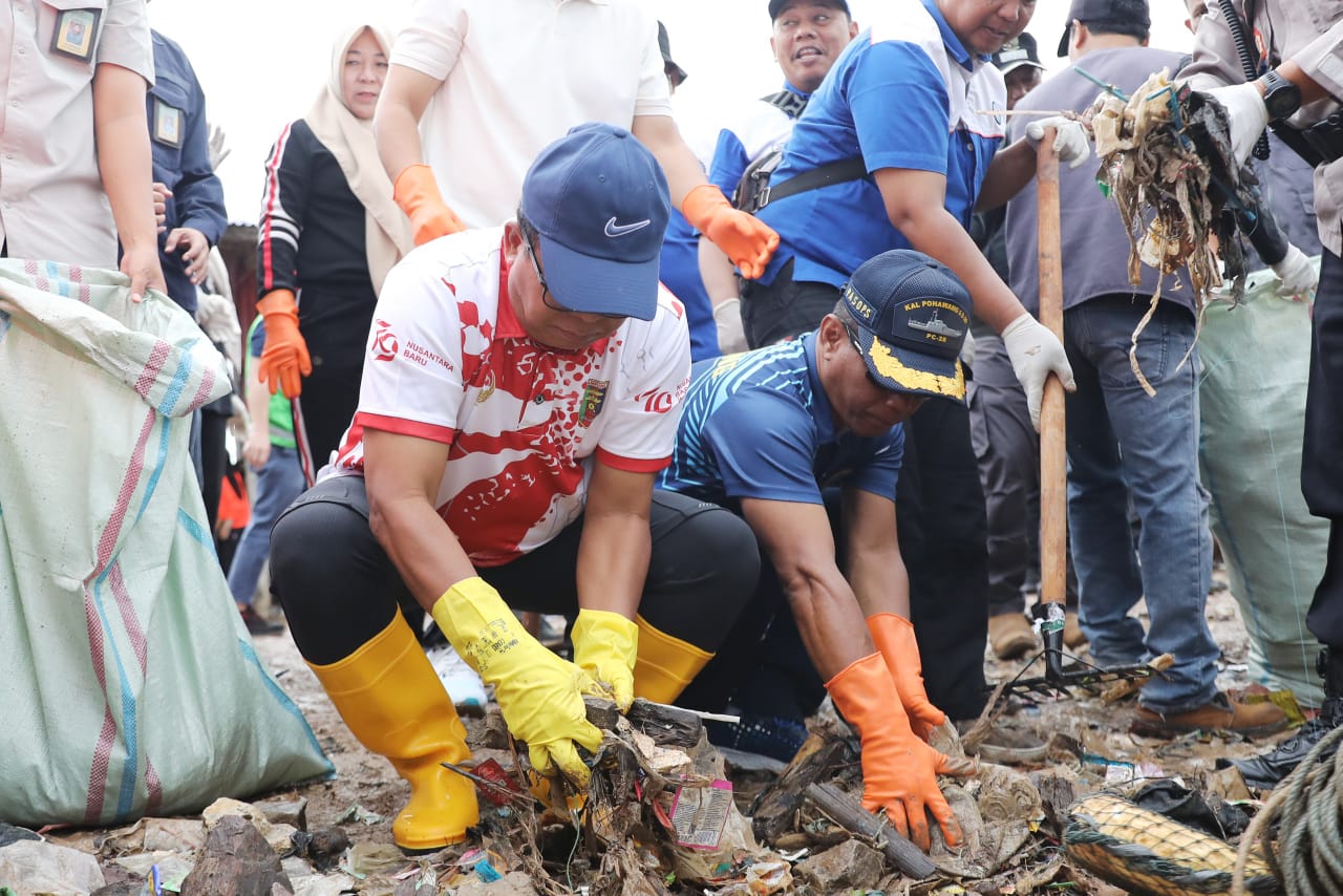 Pj. Gubernur Samsudin Minta Masyarakat Pesisir Jadikan Pantai Seperti Halaman Rumah 