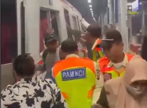 Evakuasi Dramatis, Kecelakaan Kereta di Stasiun Bekasi Timur Mencekam