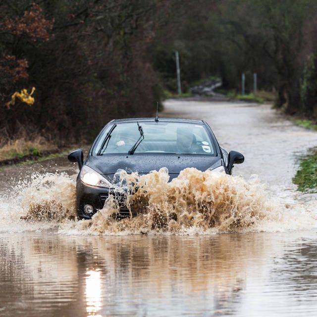 Segera Cek Bagian Ini Pada Kendaraan Anda Setelah Menerabas Banjir