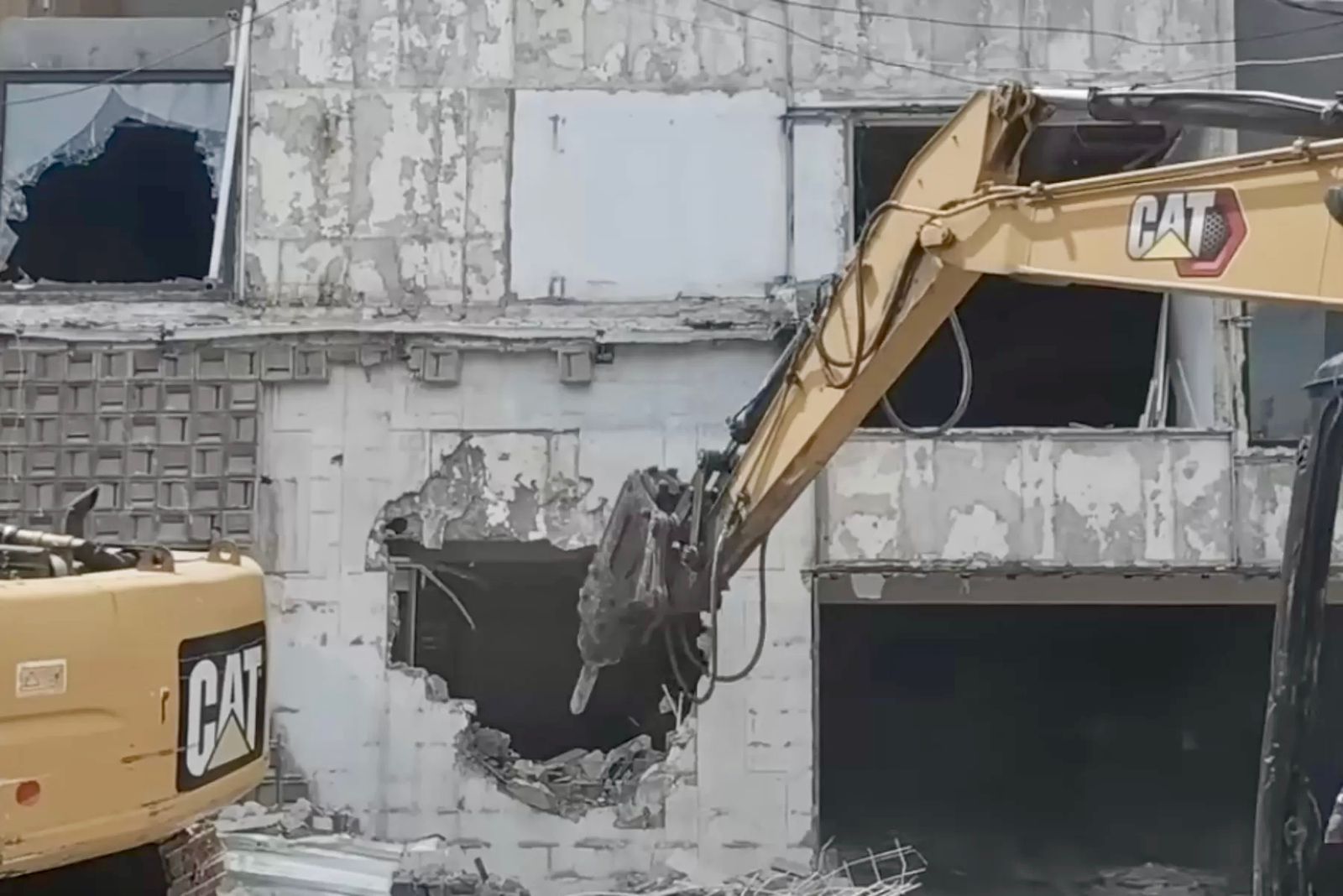 Ahmad Sahroni Renovasi Total Rumah yang Pernah Dijarah di Tanjung Priok