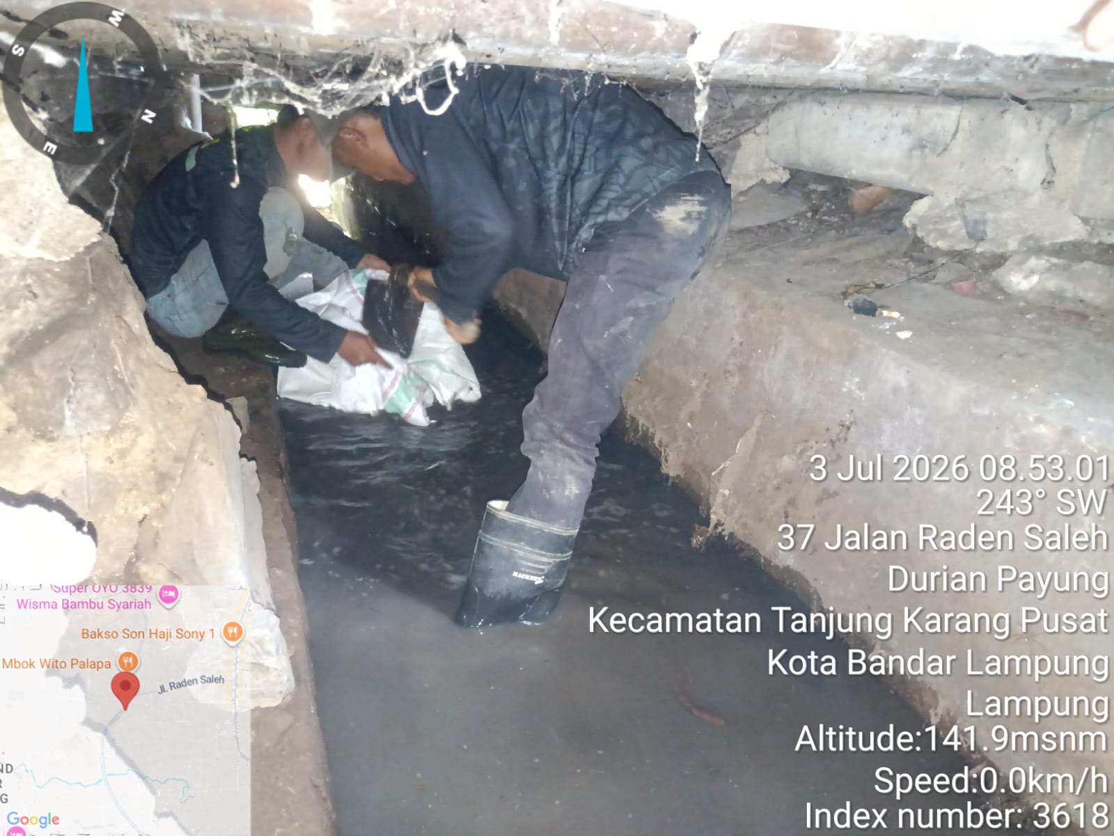 Tim Dinas PU Kota Gerak Cepat Atasi Drainase Mampet Jalan P Emir M Noer