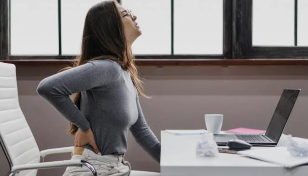 Duduk Terlalu Lama? Ini Dampaknya dan Cara Mudah Mengatasinya