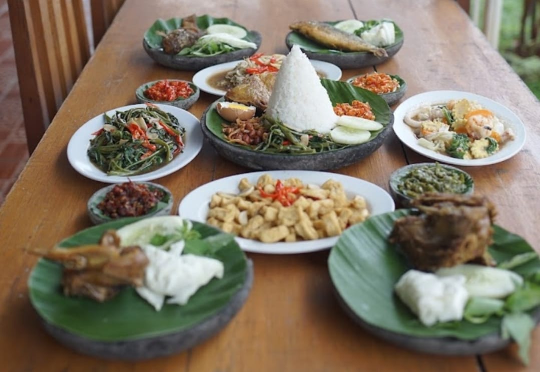 Rumah Makan Alas Cobek, Kuliner Hidden Gem di Bandar Lampung, Sajian Masakan Sunda yang Menggugah Selera