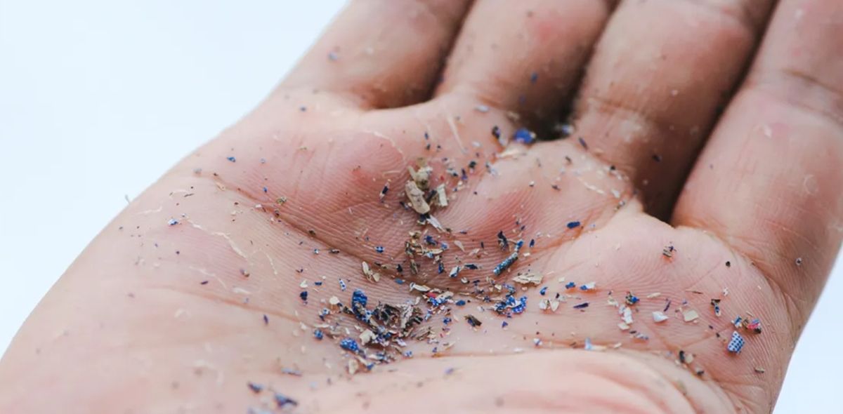 Jejak Mikroplastik di Udara: Ancaman Tak Terlihat bagi Kesehatan dan Lingkungan