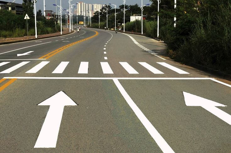 Mengenal Jenis Marka Jalan dan Fungsinya untuk Keselamatan Berkendara