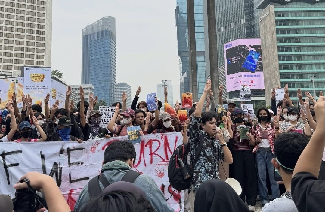 Salam Tiga Jari Kerap Muncul Saat Demonstrasi, Ini Makna di Baliknya