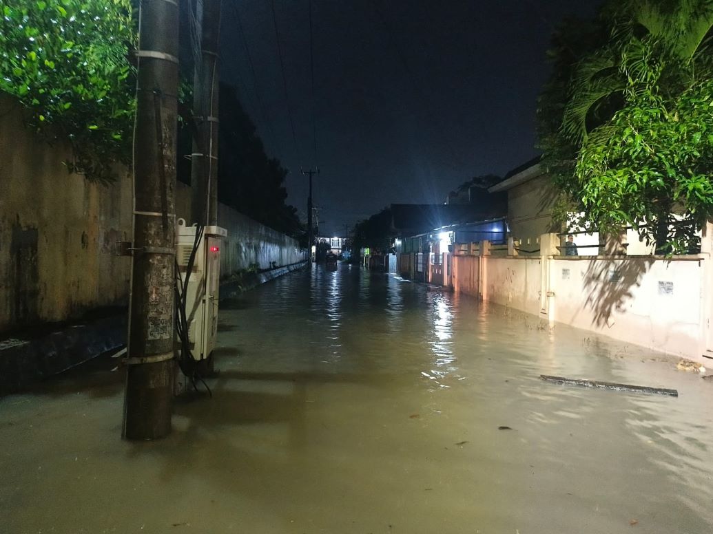 Ironis! Kantor Dinas PU Bandar Lampung Kembali Dikepung Banjir, Warga Sukarame Geram