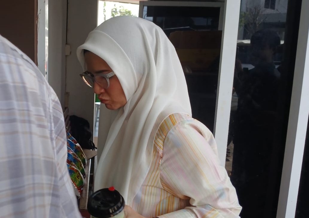 Nanda Indira Diperiksa Kejati Lampung Tanpa Pengawalan, Tampil Kontras di Tengah Suasana Tegang 