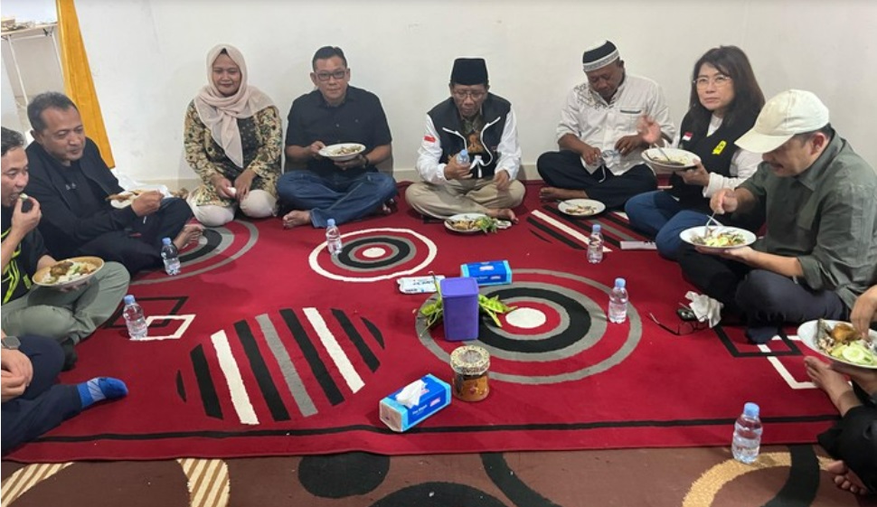 Mahfud MD Makan Siang Lahap Di Rumah Warga Pesawaran Lampung, Apa Saja Menunya?