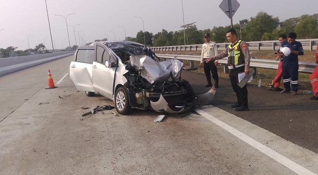 Diduga Mengantuk, Pengemudi Ertiga Meninggal Dunia Usai Tabrak Belakang Truk Tronton di Tol Lampung KM 39