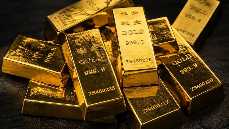  Harga Emas Dunia Tertekan, Dolar AS Menguat dan Investor Mulai Waspada