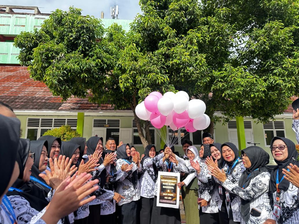 Peringati Hari Guru, SMANSA Bandar Lampung Bangun Kebersamaan dan Rasa Syukur