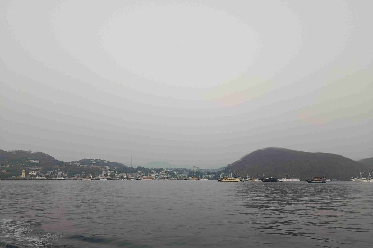 Fenomena Haze Kembali Melanda Labuan Bajo, Jarak Pandang Berkurang hingga 4 Km