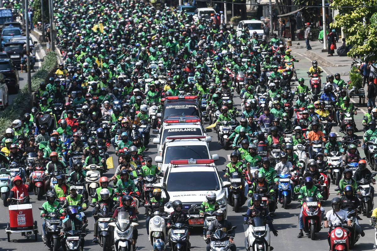 Ribuan Ojol Iringi Pemakaman Affan Kurniawan di TPU Karet Bivak