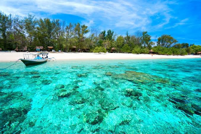 Menjelajahi Pesona Laut dan Pantai Indonesia Surga Tropis yang Tak Pernah Habis