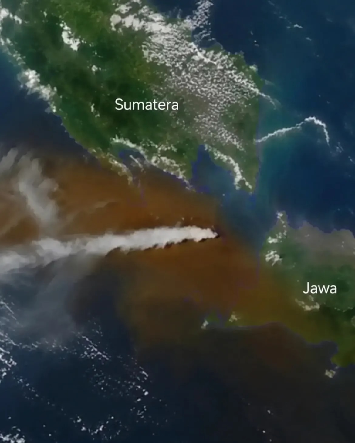 Abu Vulkanik Anak Krakatau Lebih Banyak Terbawa Angin ke Samudra Hindia