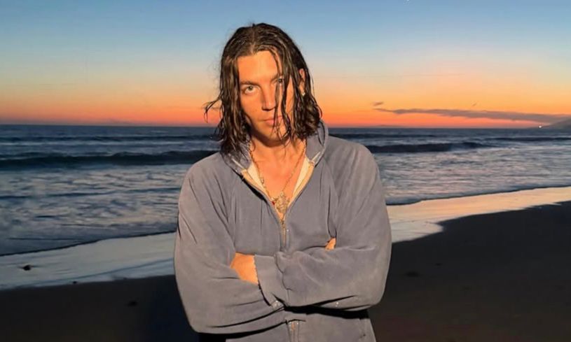 Relasi Artis dan Fans Dipertanyakan, Vokalis LANY Tuai Sorotan Publik