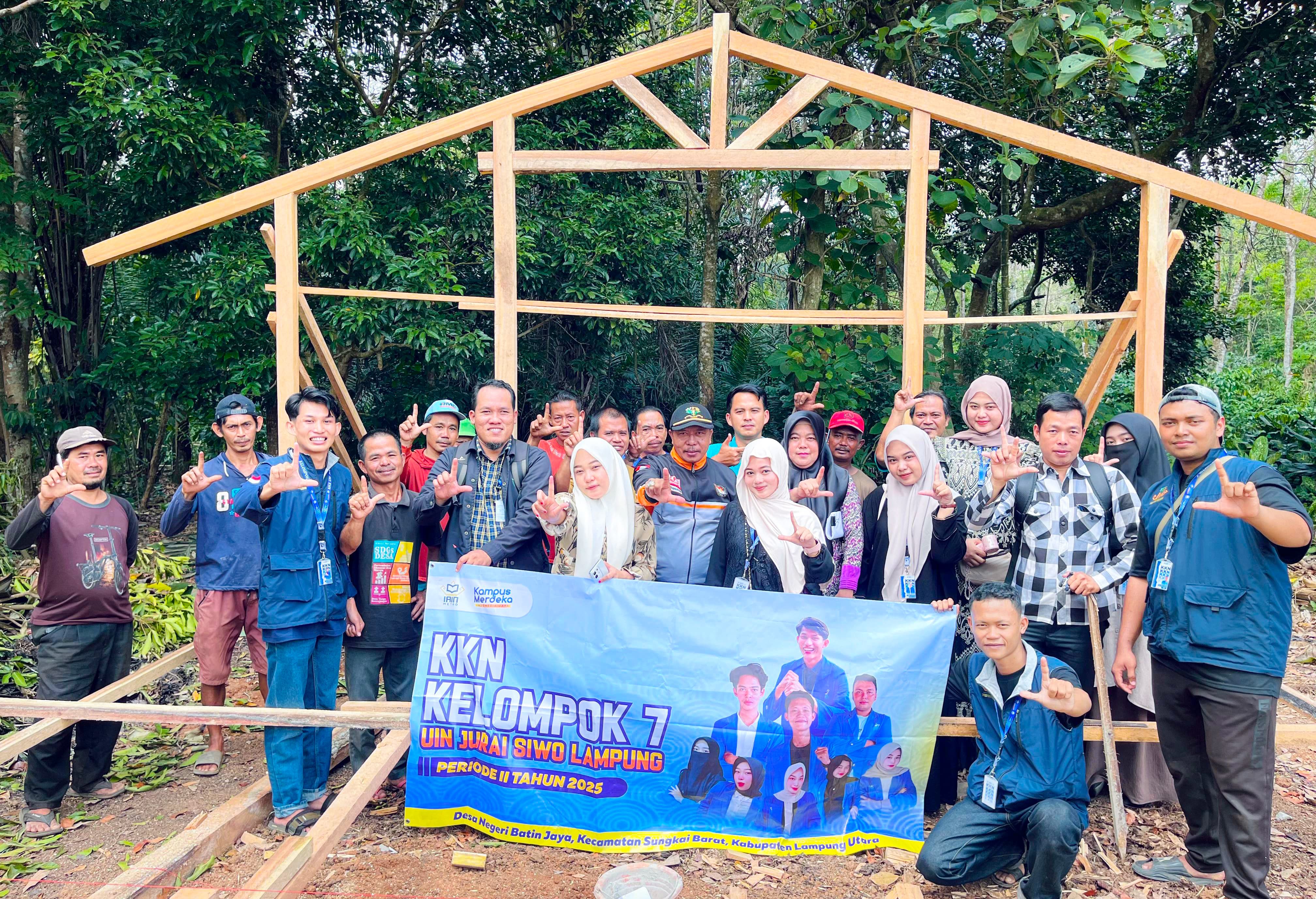 Kisah Gotong Royong Mahasiswa UIN Jurai Siwo Lampung: Dari Kandang Kambing, Menuju Desa Mandiri Pangan